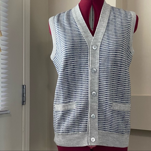 Cox Chinlan women grey blue stipe v neck button down sweater vest. Size 36. Used - Picture 5 of 5